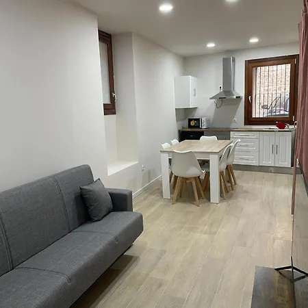 Apartmán T1 De Dos En Centro *